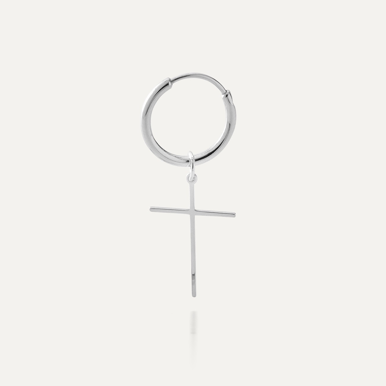 Srebrny kolczyk koło 1,7 cm z krzyżykiem 925
