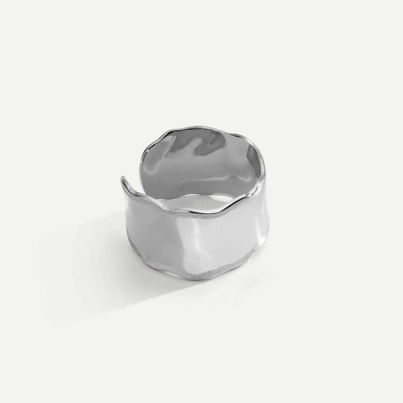 Szeroki pierścionek z gniecionej blachy, srebro 925