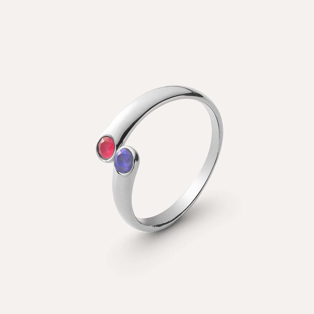 Universal ring with a colorful stones