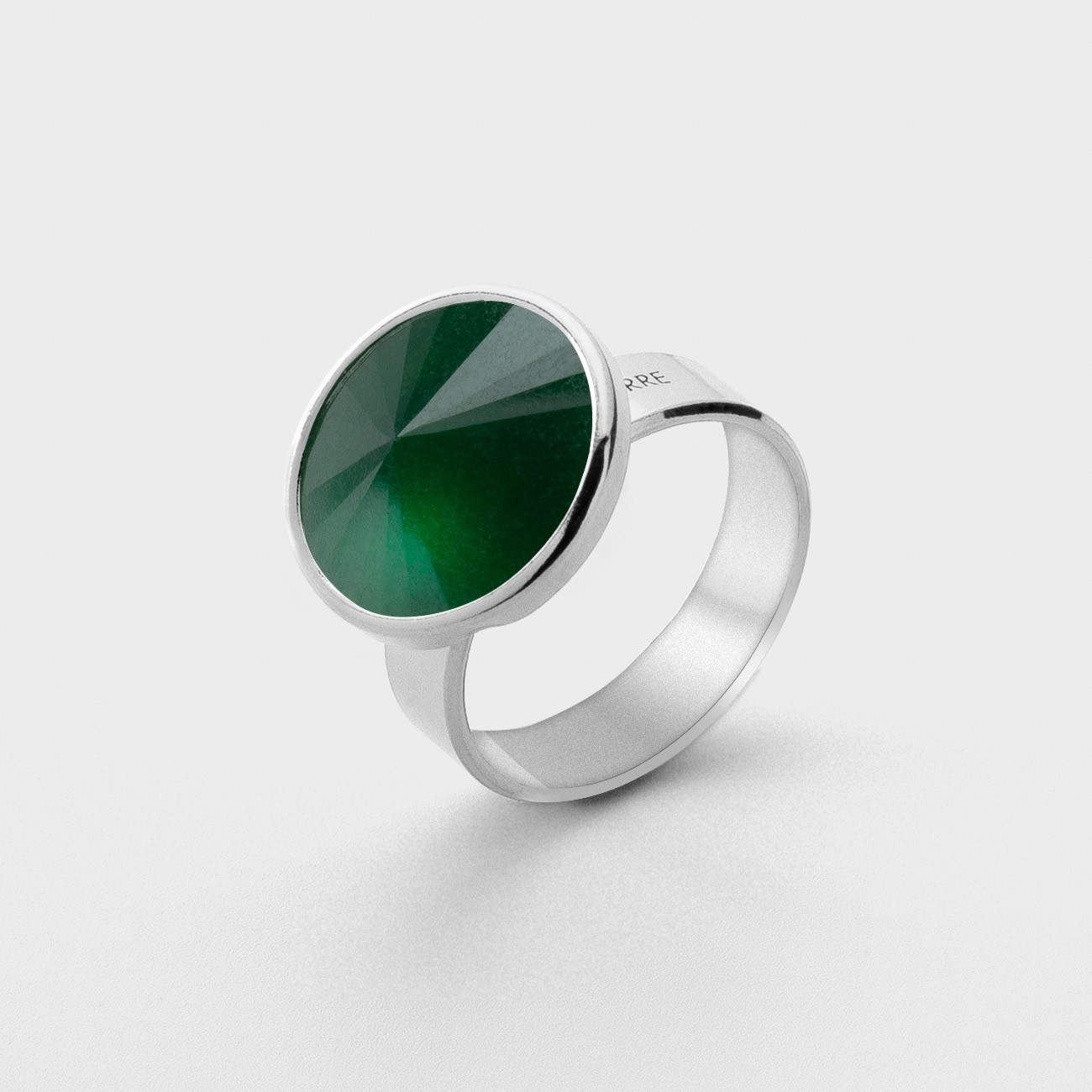 Ring with round natural stone jadeite, 925