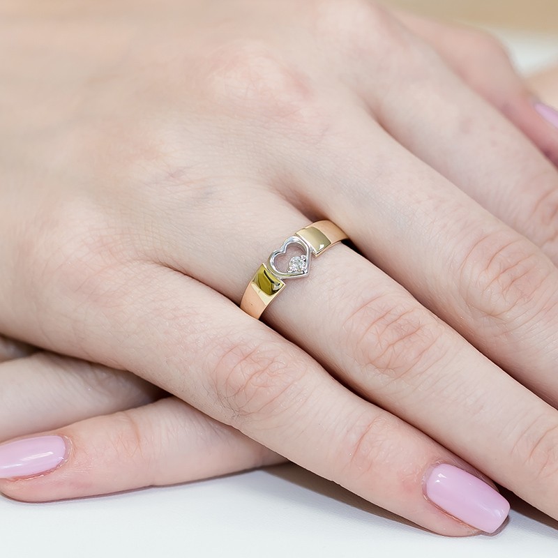 Gold heart ring with diamond