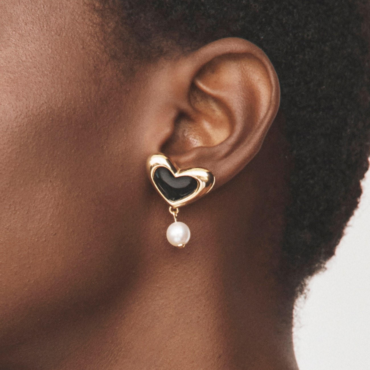 Herz-Ohrringe mit schwarz Harz und Perle, sterlingsilber 925