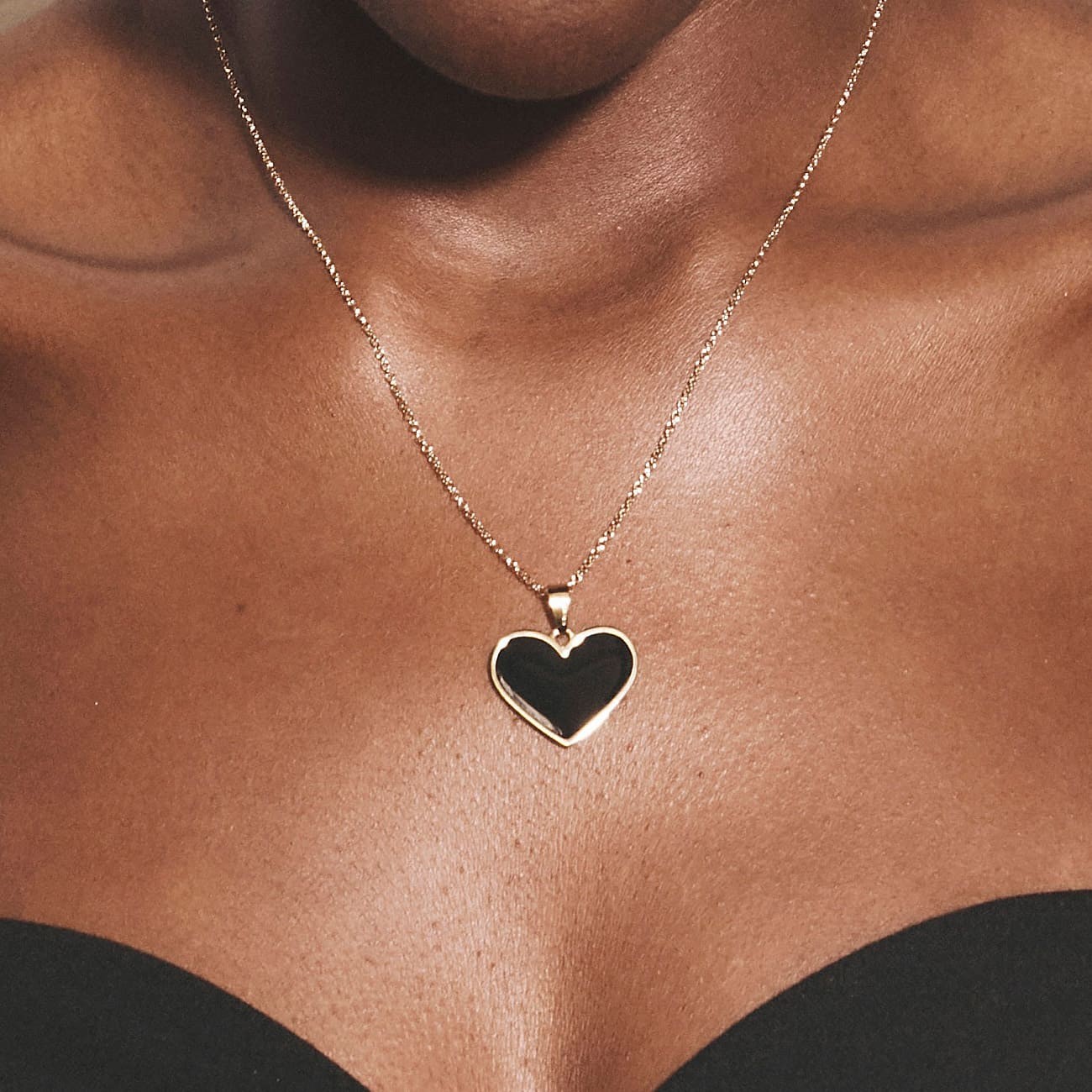 Schwarze Herz-Halskette aus Harz, silber 925