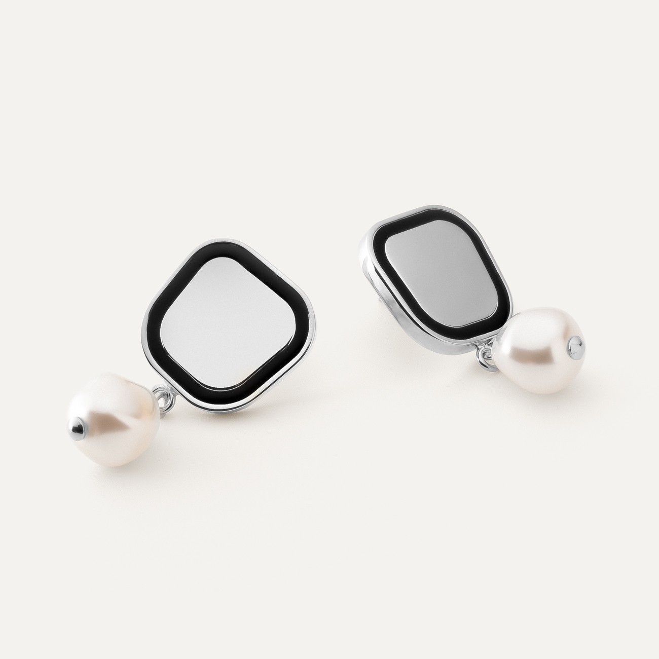 Square earrings with black resin and pearl, sterling silver 925