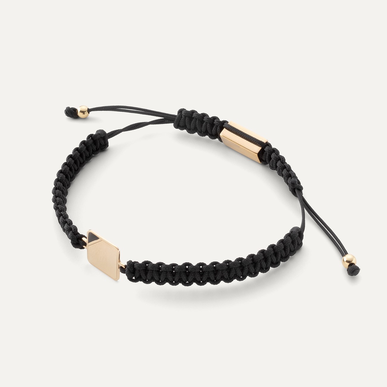 Armband aus Schnur mit quadratischem Anhänger, 925er Silber gelbvergoldet