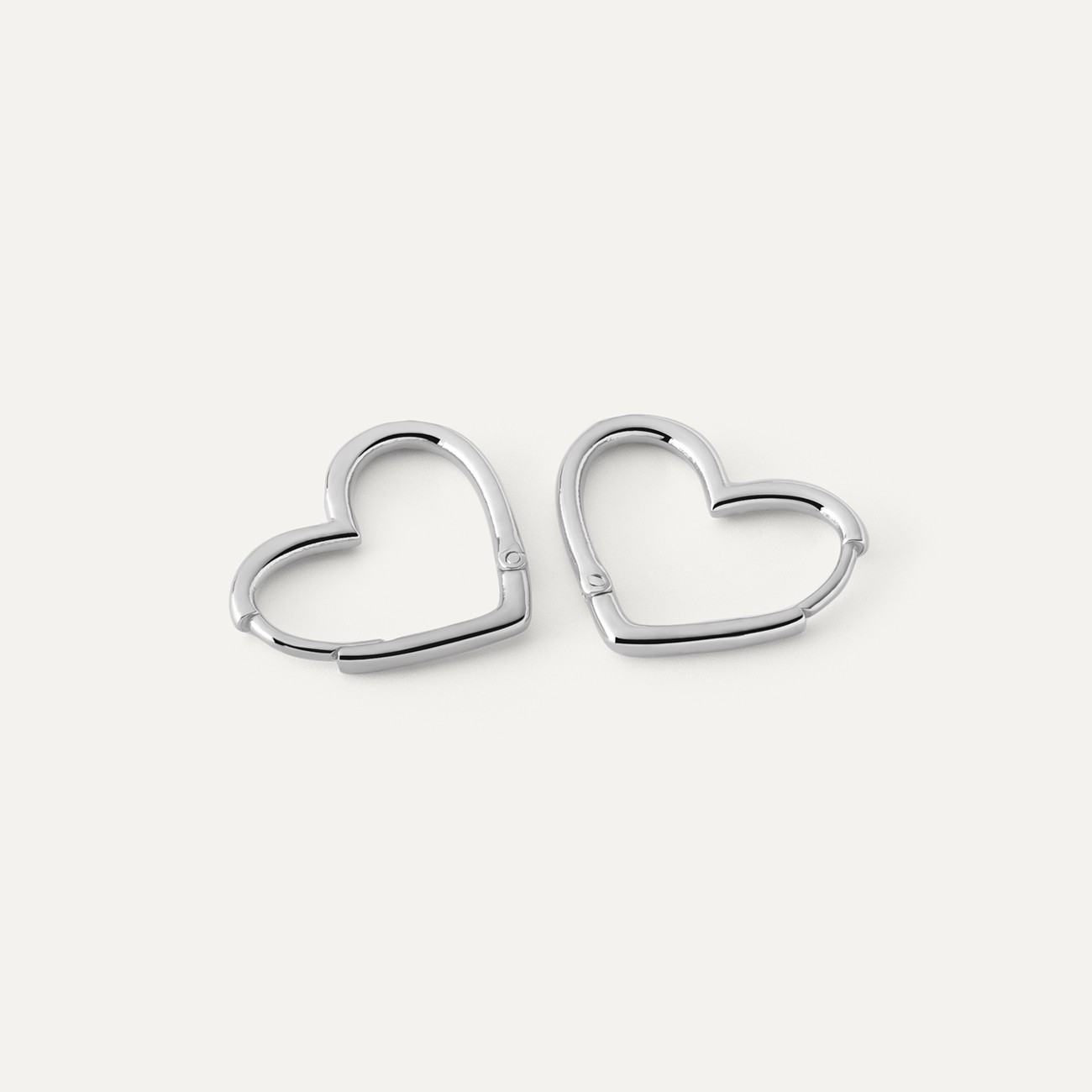 Kolczyki cienkie serduszka, srebro 925 w pokryciu platyną
