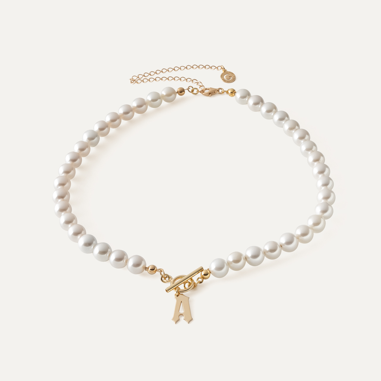 Perłowy choker z gotycką literą , srebro 925 w złotym pokryciu