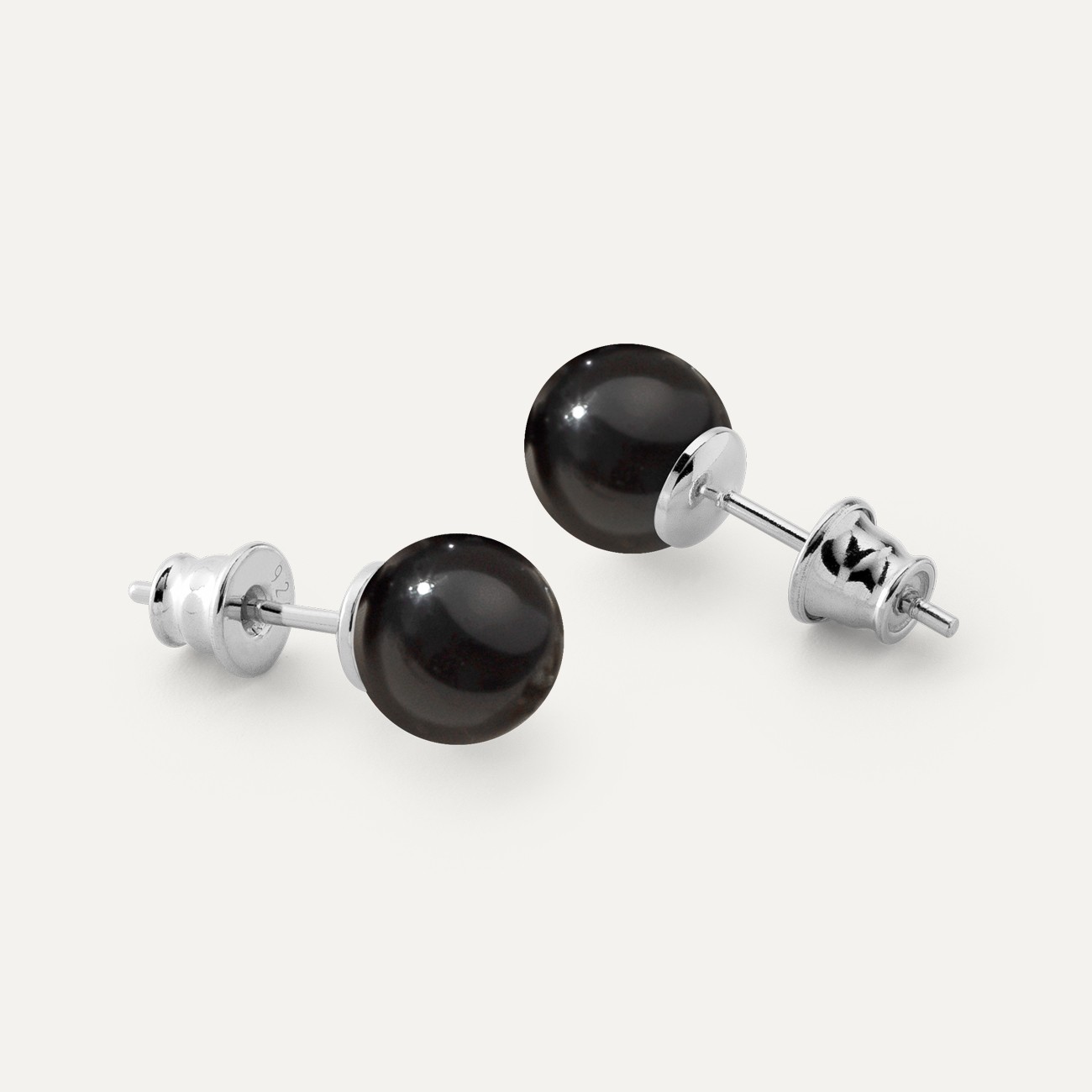Silver stud earrings with black GAVBARI pearl platinum plated