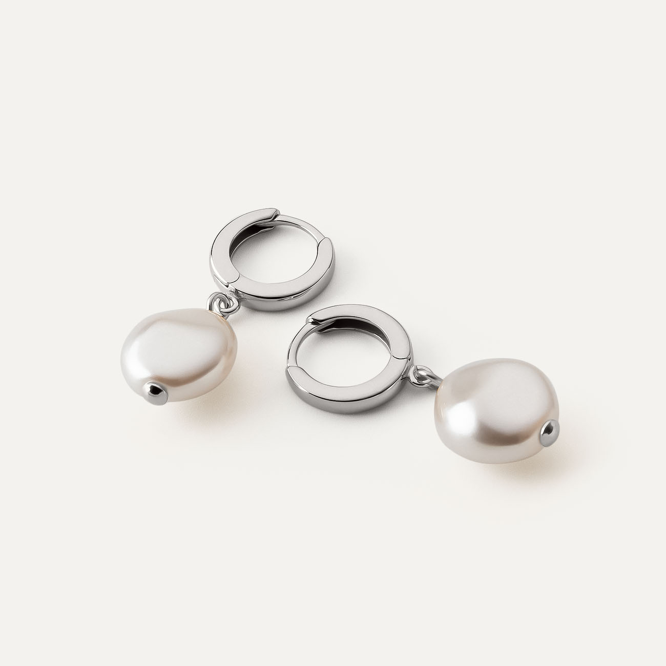 Ohrringe mit Perlen, 925er Silber platiniert