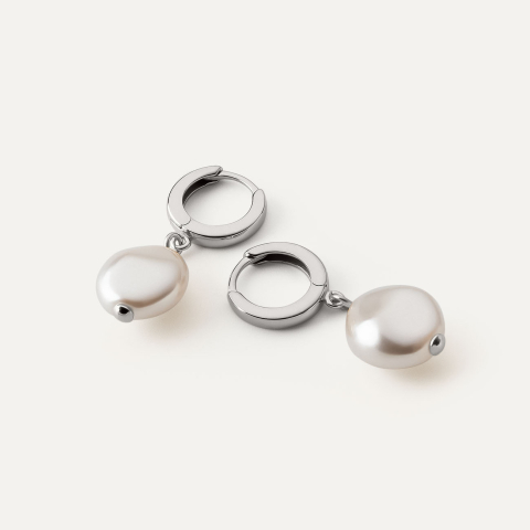 Srebrne kolczyki wiszące z perłą nieregularną w pokryciu platyną