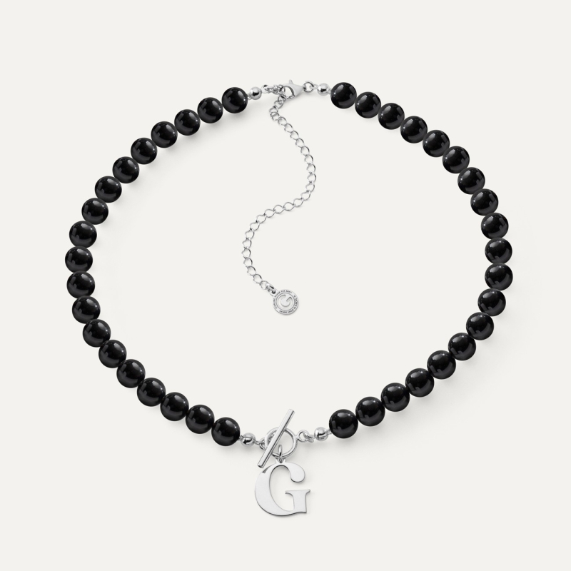 Choker z czarnych pereł GAVBARI i literą, srebro 925