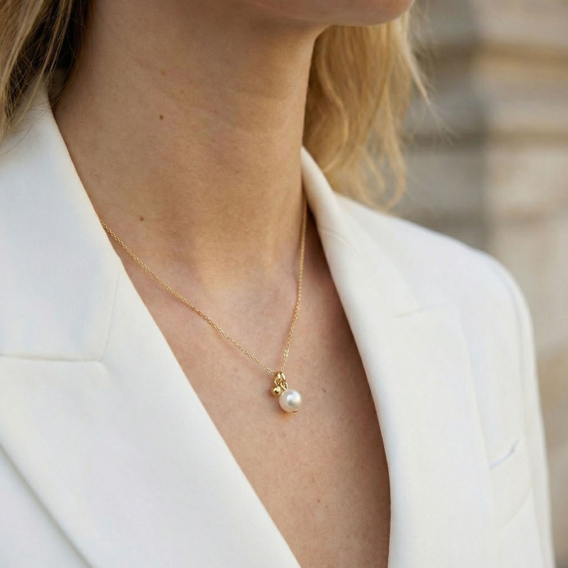 Silver necklace with pearl platinum plated                                    