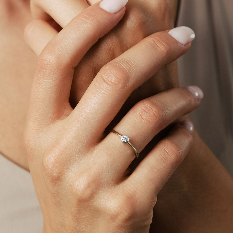 Gold wedding ring - diamond in frame - Delicacy, gold 585 yellow                                     