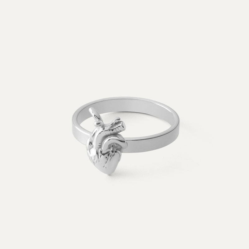 Pierścionek serce anatomiczne, srebro AG 925 w pokryciu platyną