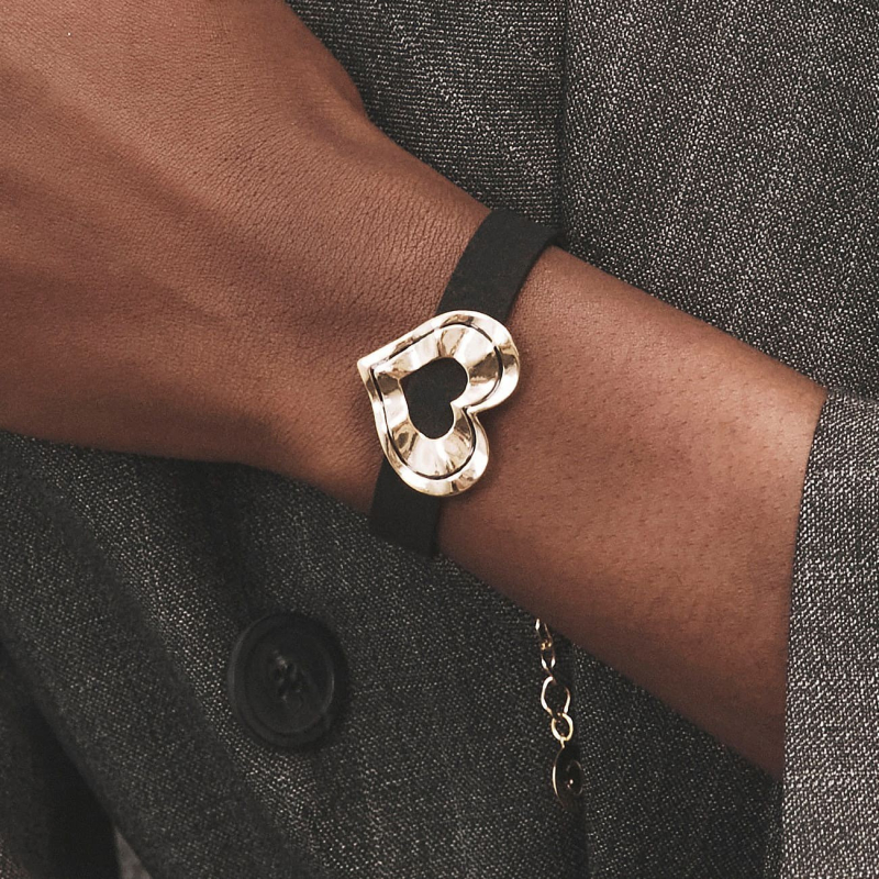 Bransoletka alcantara – serce z czarną żywicą, srebro 925 w pokryciu platyną                                    