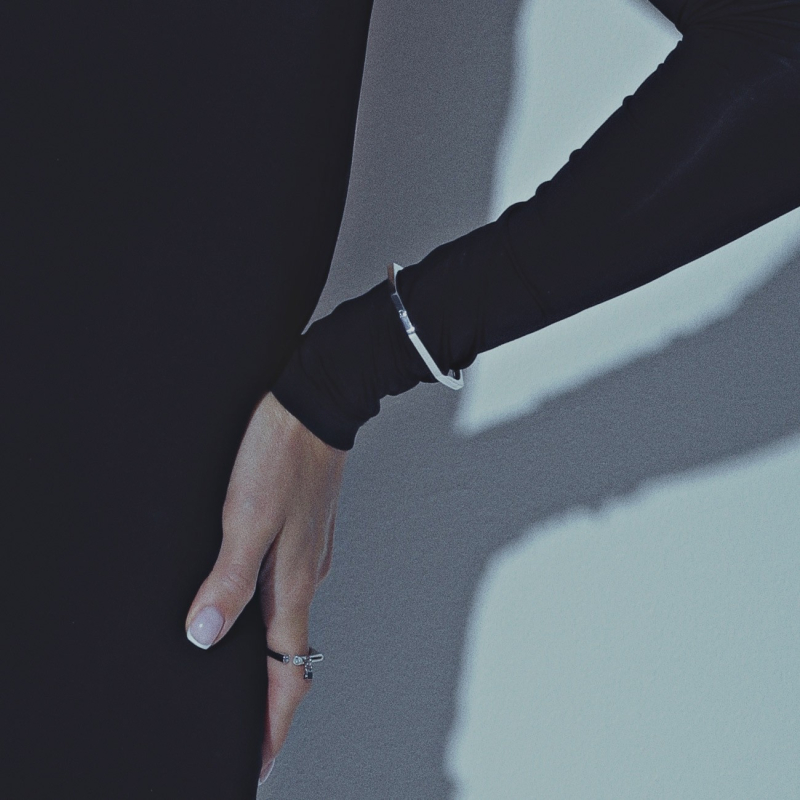 Geometryczna bransoletka z cyrkonią w złotym pokryciu                                    