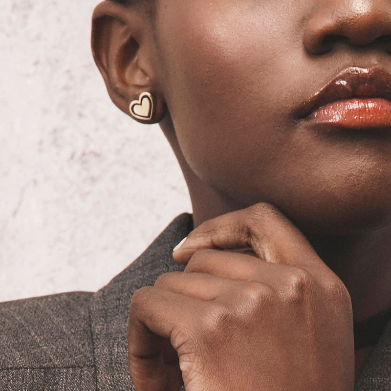 Kolczyki serca z czarną żywicą, srebro 925 w pokryciu platyną                                    