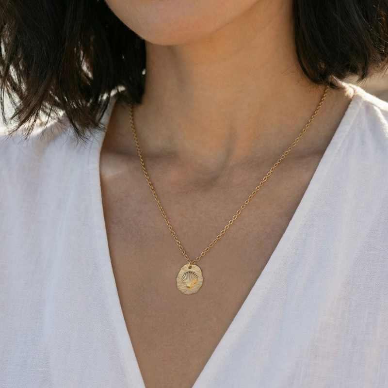 Naszyjnik muszla, srebro 925 w pokryciu platyną                                    