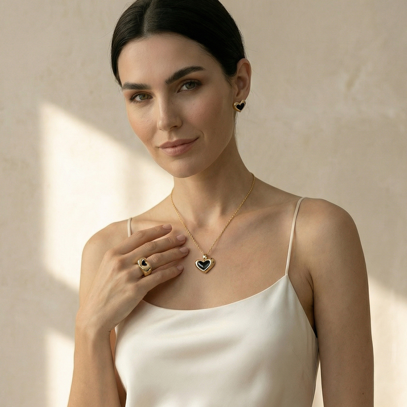 Złoty pierścionek z serduszkiem