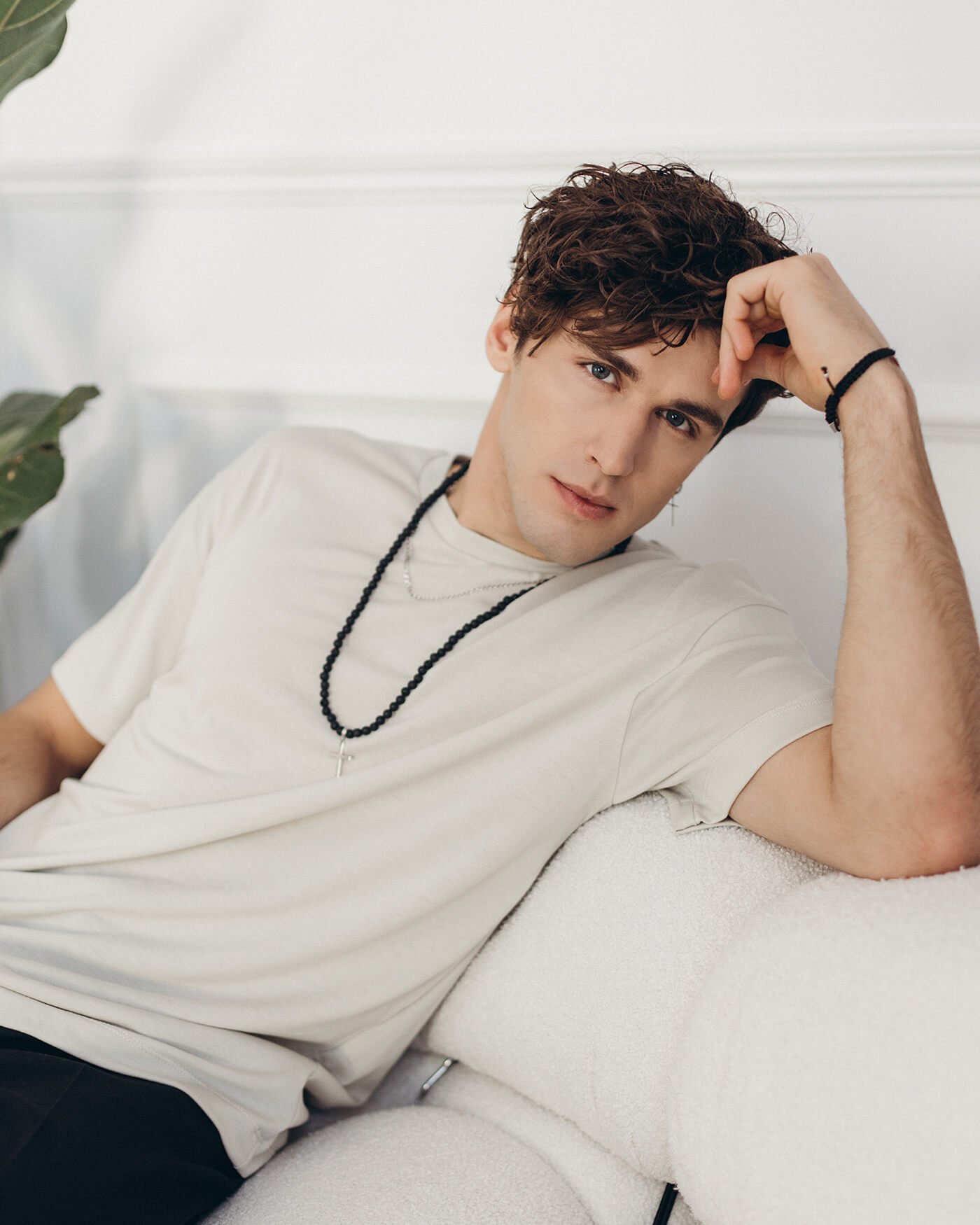 Giorre men’s jewelry – cross necklace and black beads