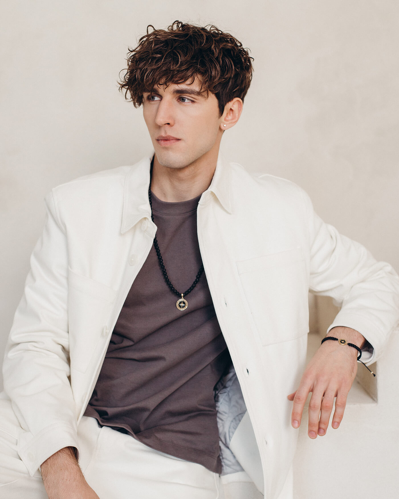 Giorre men’s jewelry – black beaded necklace with compass pendant